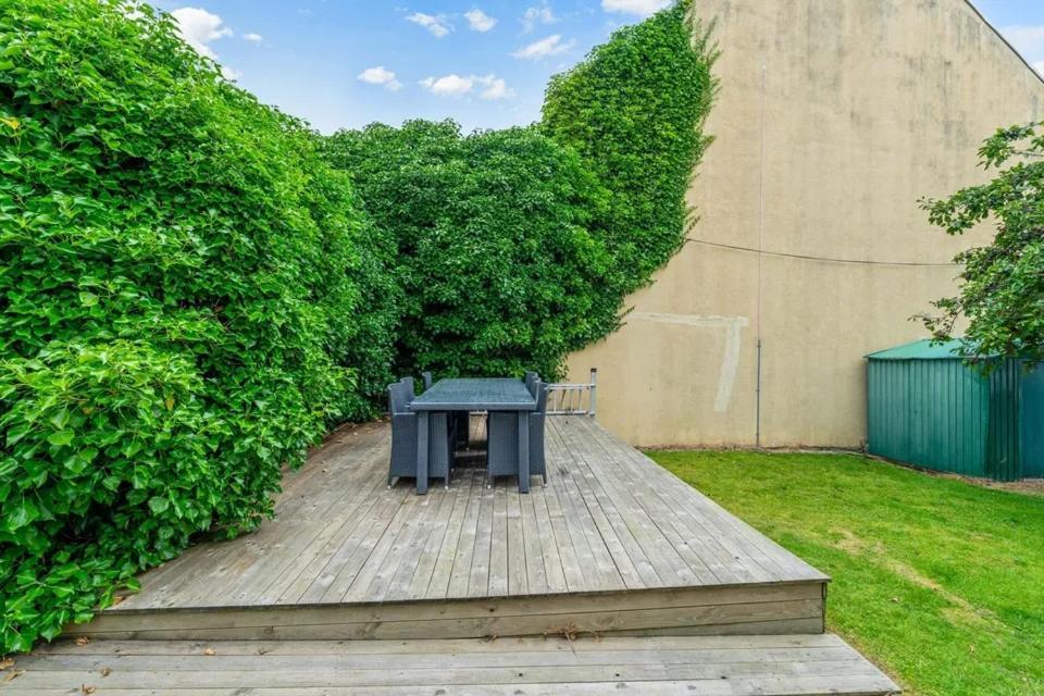 Valand 10 Min Walk From Center *